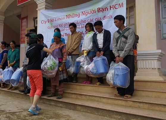 TRG_trong_chuyến_thăm_từ_thiện_tới_vùng_núi_Tây_Bắc_của_Tổ_Quốc_2