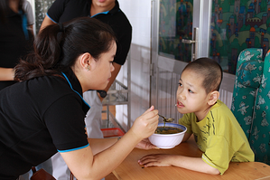 sharing love at Thien Phuoc resized 600