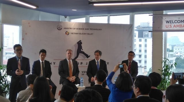 US-ambassador-to-Vietnam-launch-the-entrepreneurship-challenge.jpg