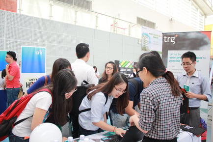 Sinh viên để lại thông tin để nhận cơ hội việc làm tại TRG International