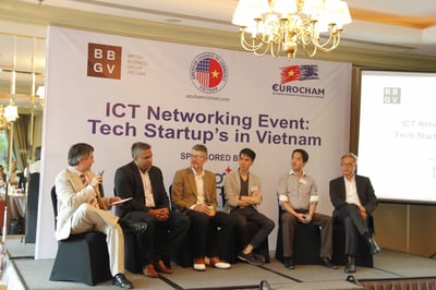 Mr. Rick and speakers were answering questions about tech start-ups in Vietnam
